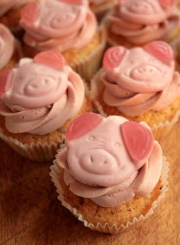 Percy Pig cakes