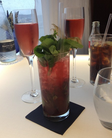 stawberry mojito mocktail and rose nyetimber
